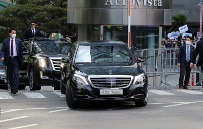 "방탄 성능 현존 최고"…지뢰 터져도 끄떡없는 車 뭐길래 [차모저모]