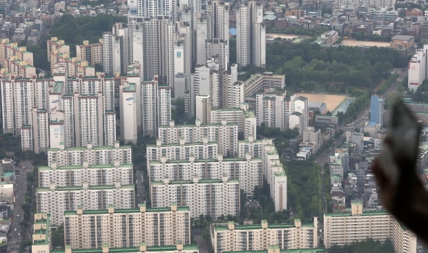 서울 송파구 롯데월드타워 전망대 서울스카이에서 바라본 서울 시내 아파트 모습. 사진=뉴스1