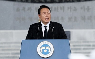 尹대통령 "북한 도발 엄정 대처…제복 입은 영웅 존경 받는 나라" [전문]