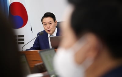 [속보] 윤 대통령 "반도체 우수인재가 핵심…전부처 특단노력"