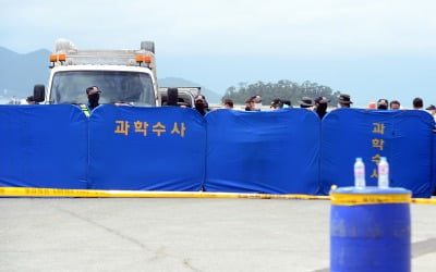 경찰 "인양된 아우디 시신 부패 심하지만 신원 확인 가능"