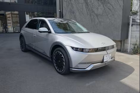 현대자동차는 350㎾ 출력의 급속충전이 가능한 스포츠유틸리티차량(SUV)형 전기차 '아이오닉5'를 이달부터 일본 시장에 투입한다.  (자료 : 니혼게이자이신문)