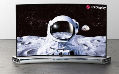 TV는 크면 클수록 좋다고?…'LG의 역발상' 통했다