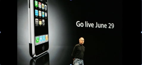 2007년 애플 창업자 스티브 잡스의 아이폰 발표 모습