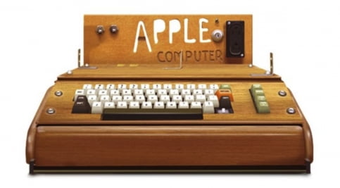 Apple 1. 1976년 스티브 워즈니악이 설계하고 제조한 애플의 첫 번째 PC