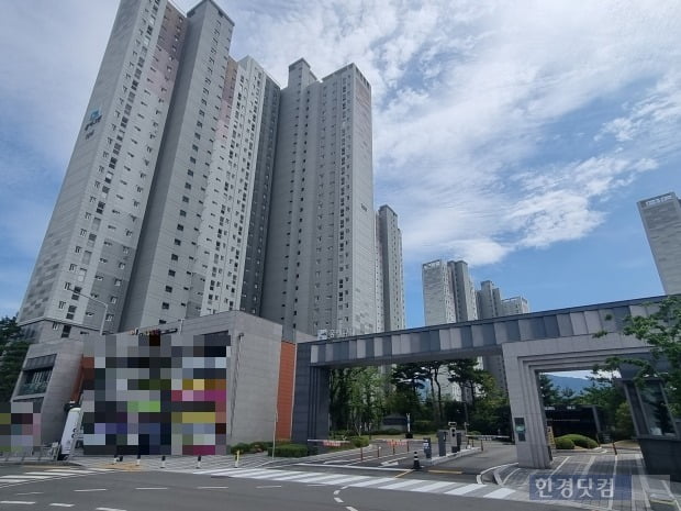 경남 창원시 성산구 가음동에 있는 한 아파트 전경. / 사진=이송렬 한경닷컴 기자