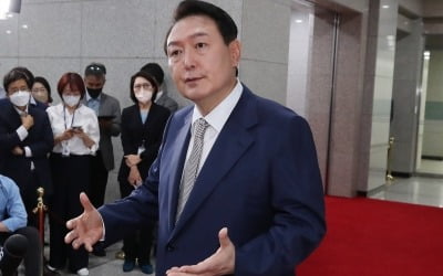 尹 6촌 채용 논란에…민주당, '동네 소모임화 방지법' 발의