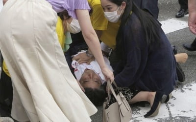 페북·유튜브서 아베 피격 영상 못 본다…"폭력 콘텐츠 삭제"