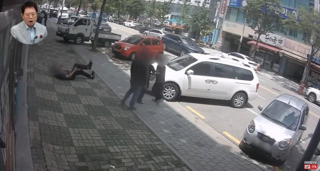 가게 앞에 주차된 차를 빼달라고 요청한 직원을 들이 받은 차주. / 사진=유튜브 '한문철TV'