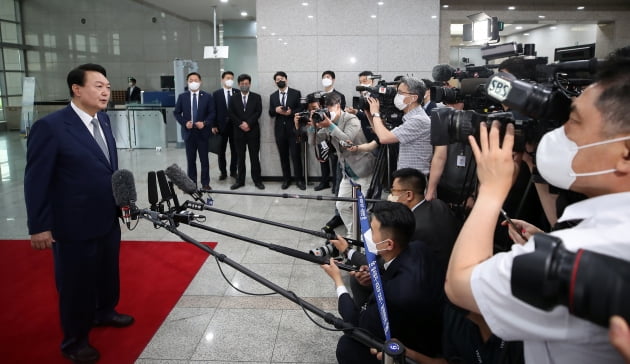 윤석열  대통령 "금융리스크 선제적으로 적기 조치해야" 