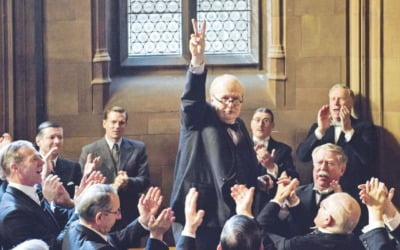 [북셸프]獨 공습 앞둔 英에 희망 준 처칠의 한마디 “포기 않으면 승산있다”