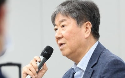 '인적개편론' 위기감 느꼈나…언론 앞 나서는 대통령 참모들