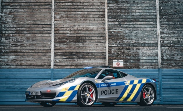 체코 경찰이 공개한 '페라리 458 이탈리아' 경찰차. /사진=연합뉴스 