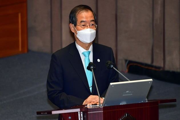 한총리 "특별한 성향 가진 이들의 공영방송 장악, 민주주의 위협"