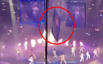 공연 중 댄서 덮친 대형 스크린…홍콩 아이돌 콘서트 '아수라장'