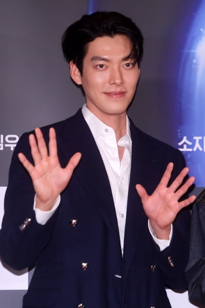 [포토] 김우빈, '심쿵 매너남'