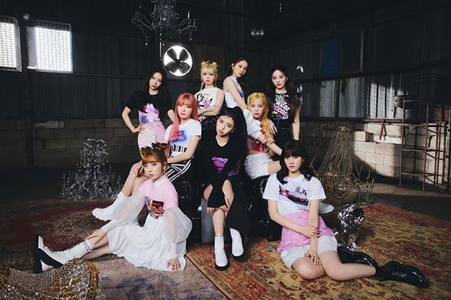 NiziU, 싱글 3집 'CLAP CLAP'으로 오리콘 주간 싱글 차트 정상…데뷔작부터 3작품 연속 싱글 1위