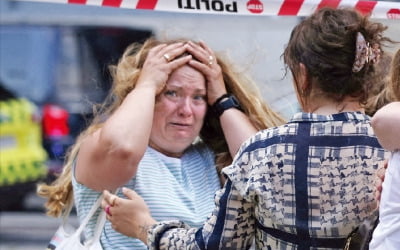 [포토] 혼비백산 도망쳤다…덴마크 쇼핑몰 총격에 3명 사망