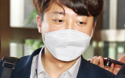 '용퇴론' 휩싸인 이준석…친윤과 결사항전 태세