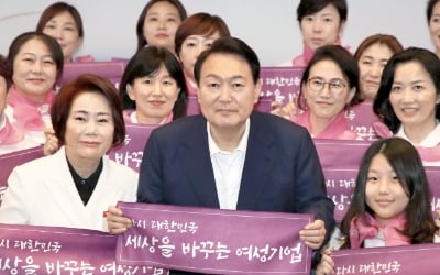 하는 일 없이 세금만 축내는 '깡통 위원회' 300개 쳐낸다