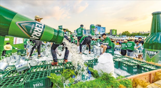  하이트진로, 지역 축제·한정판 굿즈 '테라가 쏜다'