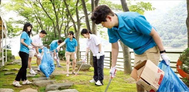 [포토] “산책하며 쓰레기 주워요” 