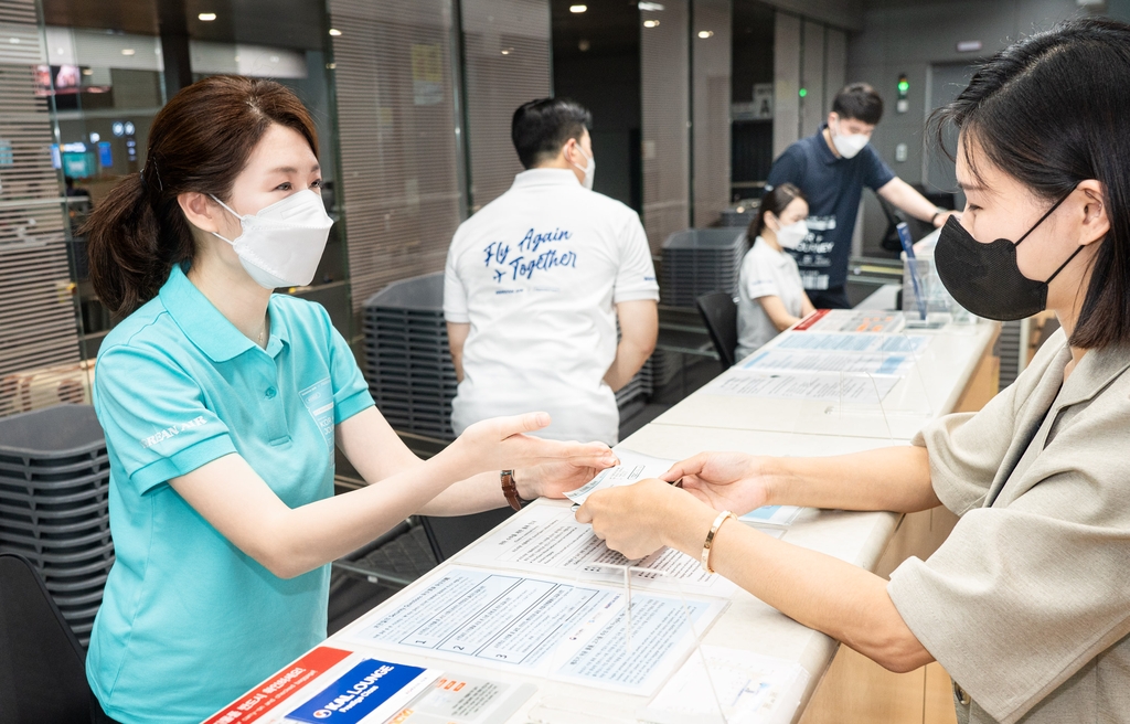 대한항공, 엔데믹 시대 기념 하계 유니폼 특별 제작(종합)