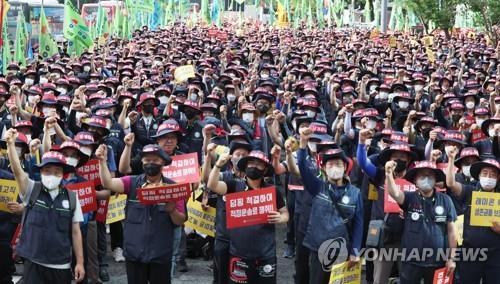 수도권 레미콘운송노조, 파업 돌입…오후 협상 재개