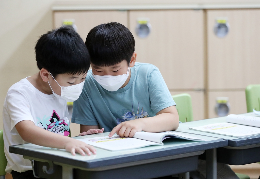"내 친구는 통역사" 학교 적응 돕는 몽골 어린이들의 '찐 우정'