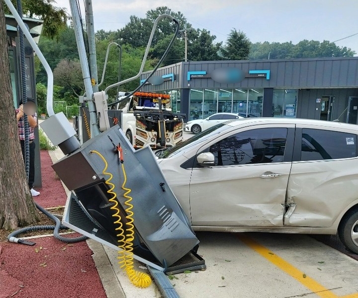 다리 지나 갑자기 보이는 신호등…인천 수산동 도로 '아찔'