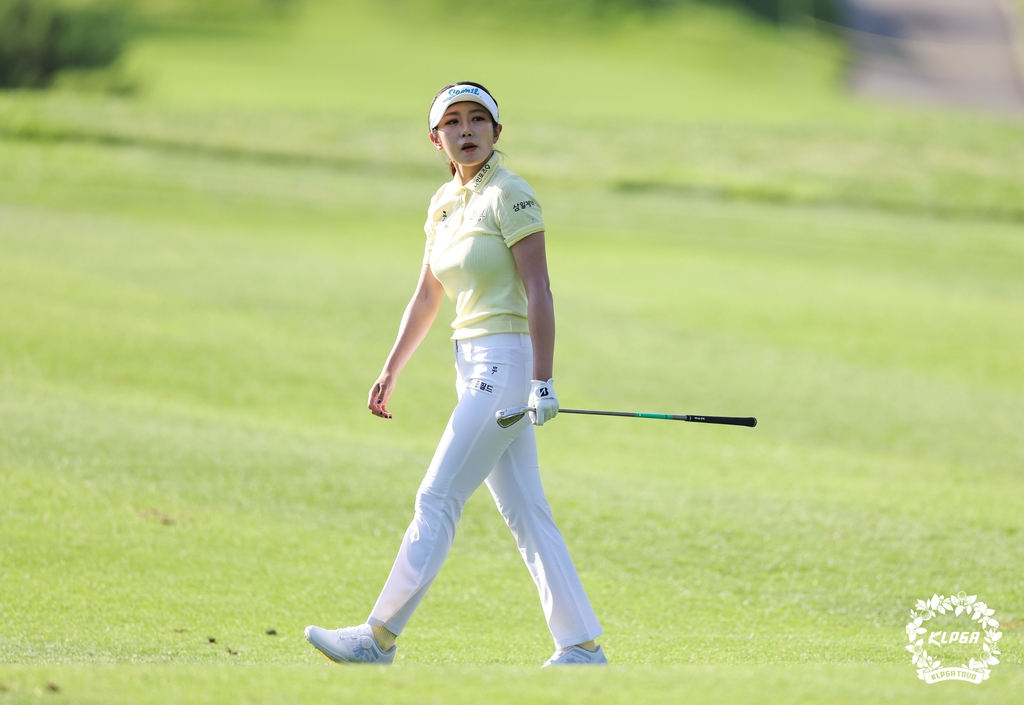 Jinhee Lim, KLPGA McCall Championship 2R Lead...  Rookie Ina Yoon, Yewon Lee 2nd and 3rd place