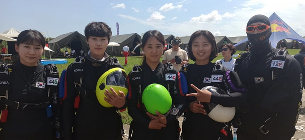 특전사 여군, 창공을 제패하다…세계군인강하대회 첫 금메달