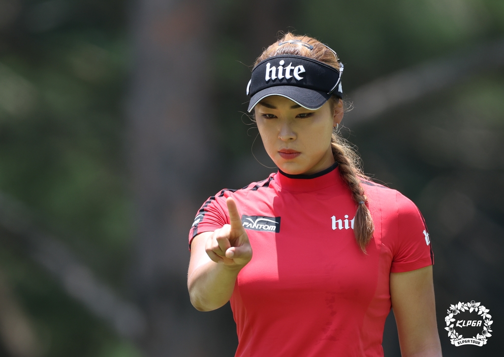 임진희, KLPGA 투어 맥콜·모나파크오픈 우승…신인 윤이나 2위