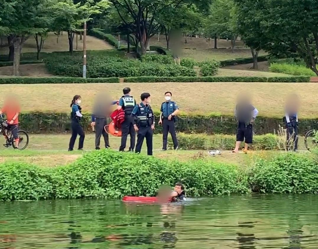 119시민수상구조대, 대구 금호강에 빠진 10대 소녀 구조