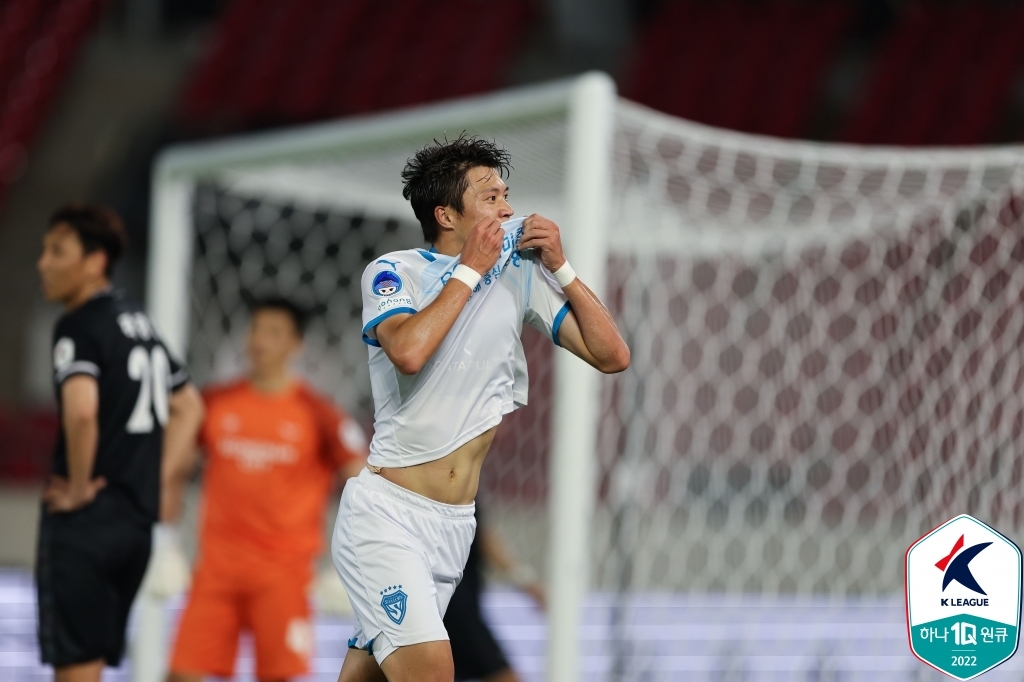 김천, 제주에 4-0 대승·10경기만의 승리…포항은 성남에 역전승