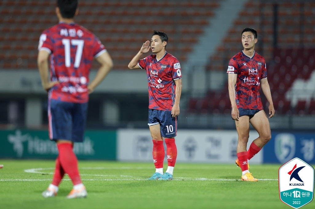 김천, 제주에 4-0 대승·10경기만의 승리…포항은 성남에 역전승(종합)