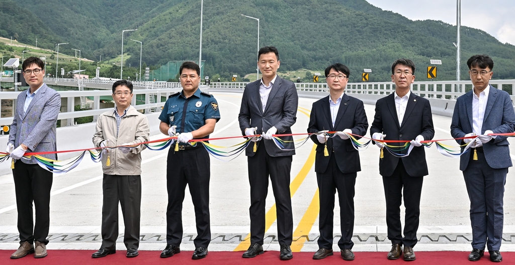 정선군 20년 숙원 정선3교 개통…관광활성화·이동편의 기대