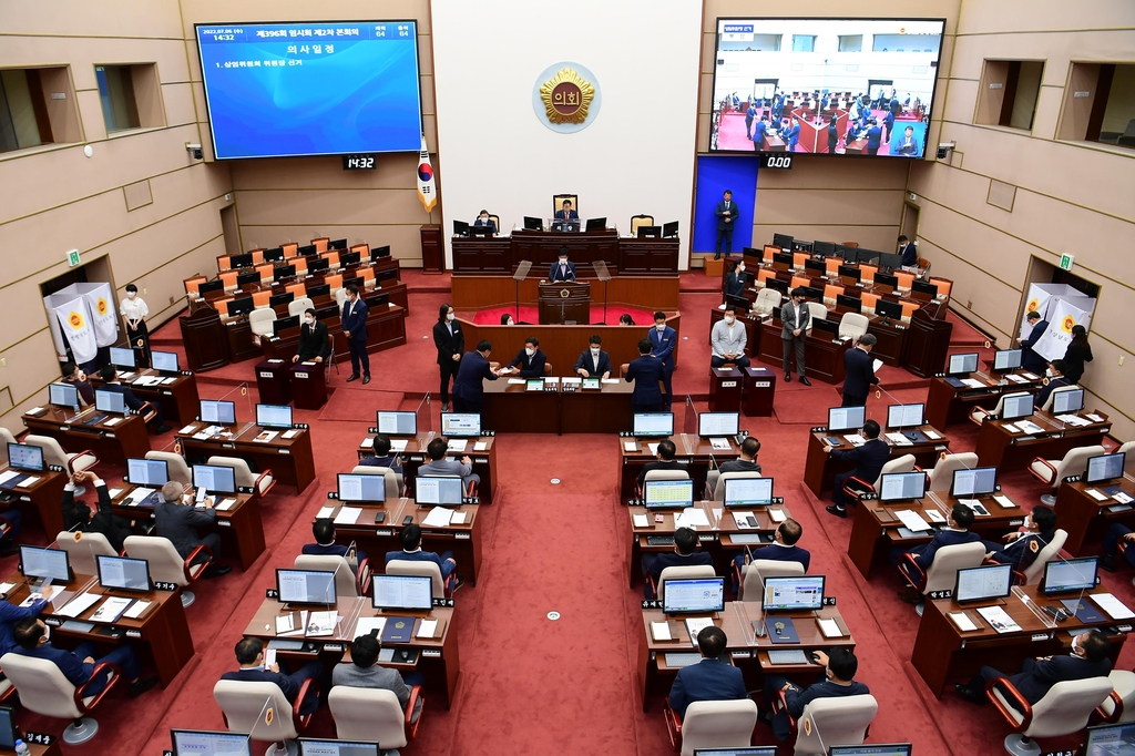 제12대 경남도의회 7개 상임위원장 선출…의장단 공식활동 돌입