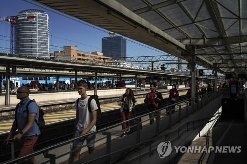 철도에 공항도…프랑스 노조, 고물가에 임금인상 요구하며 파업