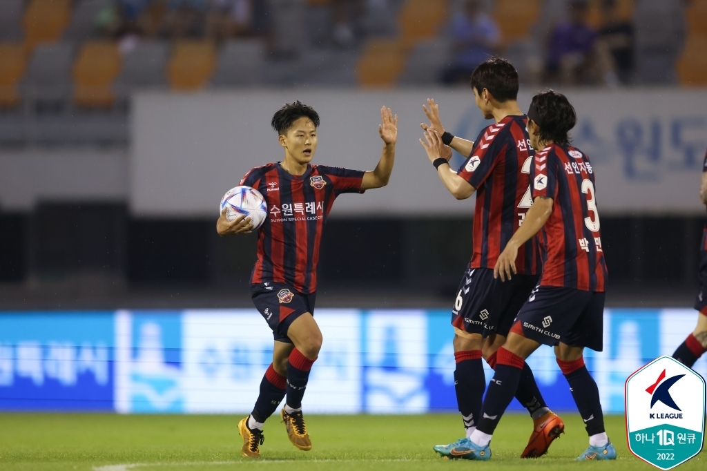 후반 4골 몰아친 수원FC, 서울에 4-3 극장승…맞대결 첫 승리