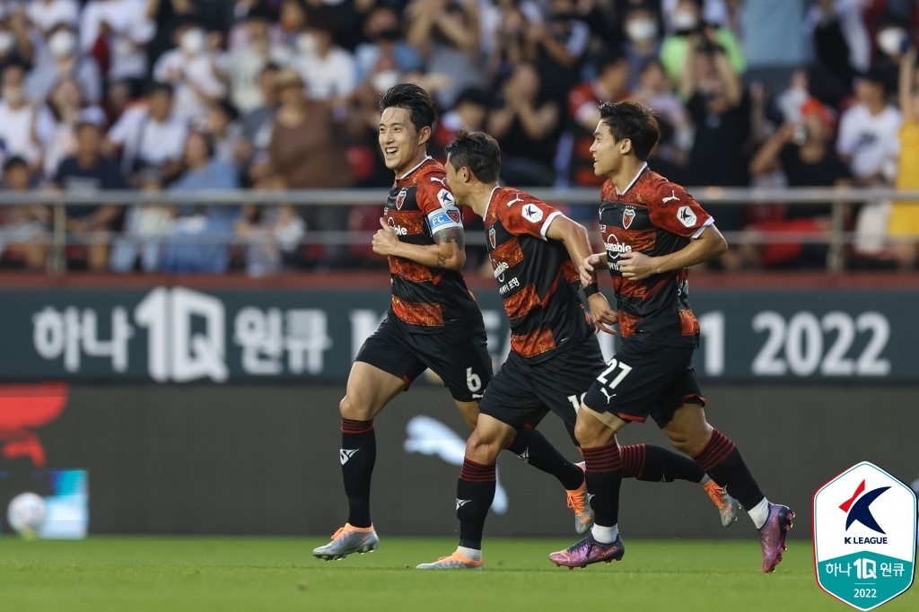 후반 4골 몰아친 수원FC, 서울에 4-3 극장승…맞대결 첫 승리