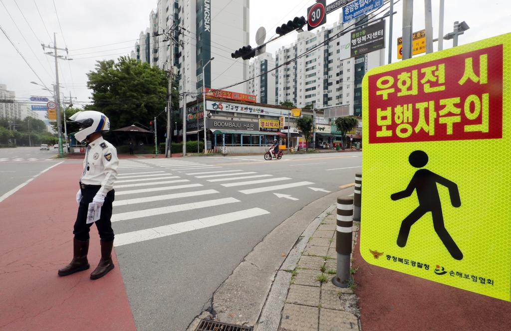 "우회전 일단정지 알긴 하는데…" 바뀐 도로교통법 아직은 혼선