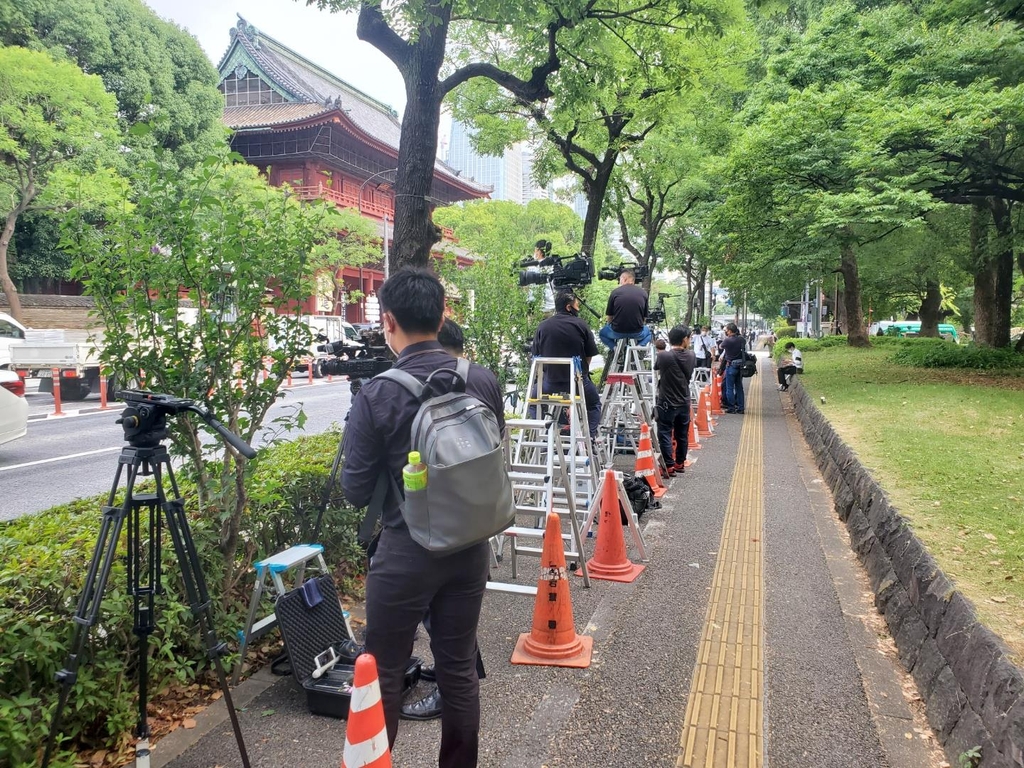 아베 前총리 장례식, 도쿄 사찰에서 가족장으로 열려