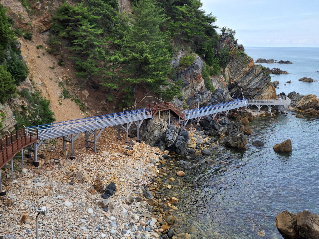 강릉 바다부채길 15Km 구간 부분 개장…전체는 8월 말 예정 | 한경닷컴