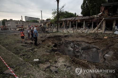 러, 우크라 후방 도시 잇단 공습…밤새 2곳서 20여명 사상