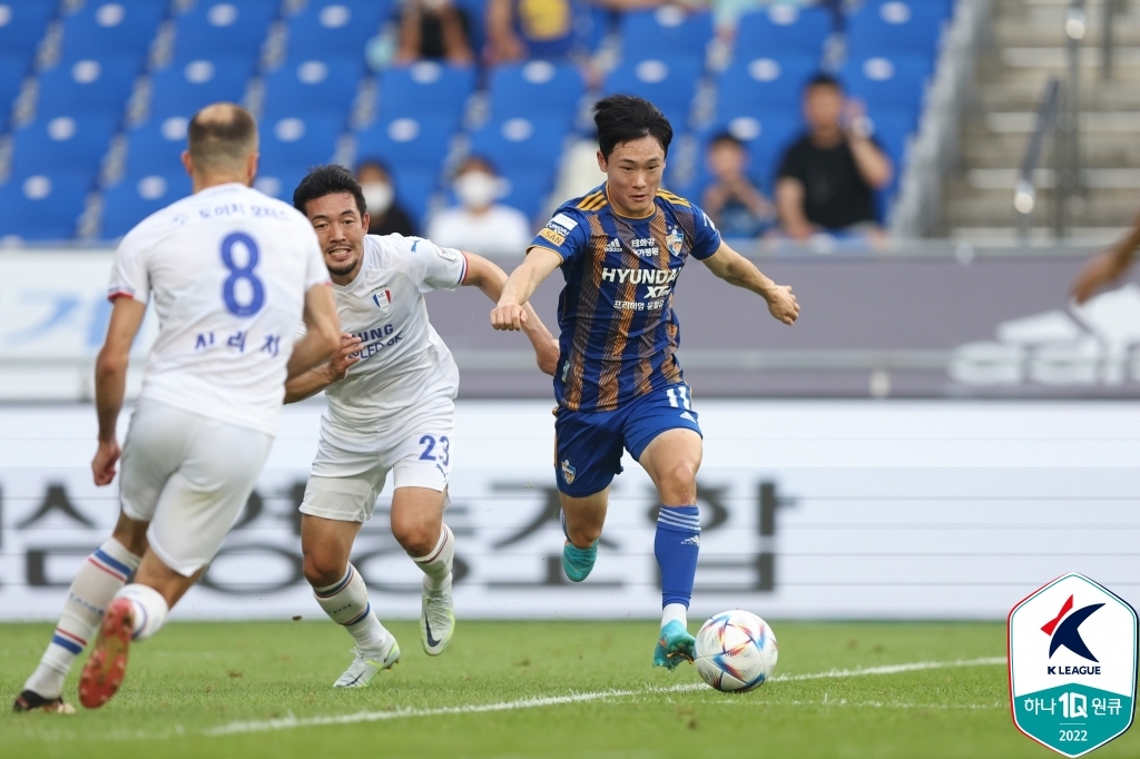 프로축구 K리그1 선두 경쟁 울산·전북 '나란히 승전가'