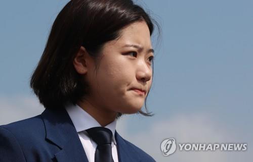 박지현, 당대표 출마 신청 결국 좌절…당 "피선거권 없어" 퇴짜