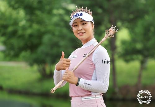 KLPGA 첫 우승 윤이나, 세계랭킹 69위로 도약