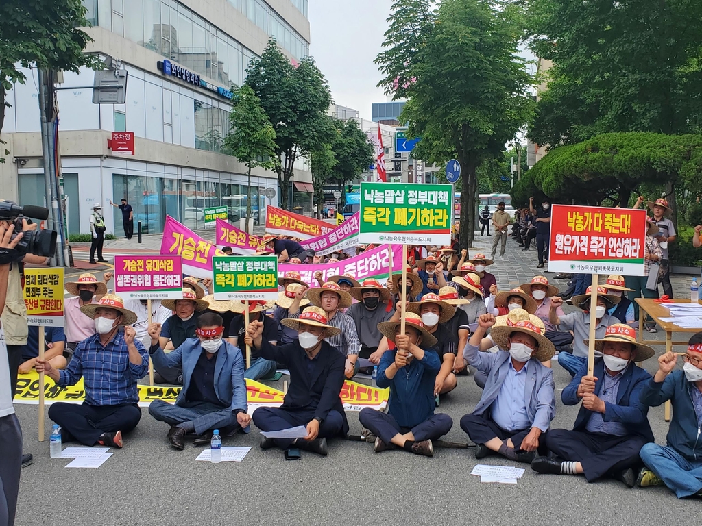 충북 낙농단체 "낙농제도 개편 반대…납유거부도 불사"