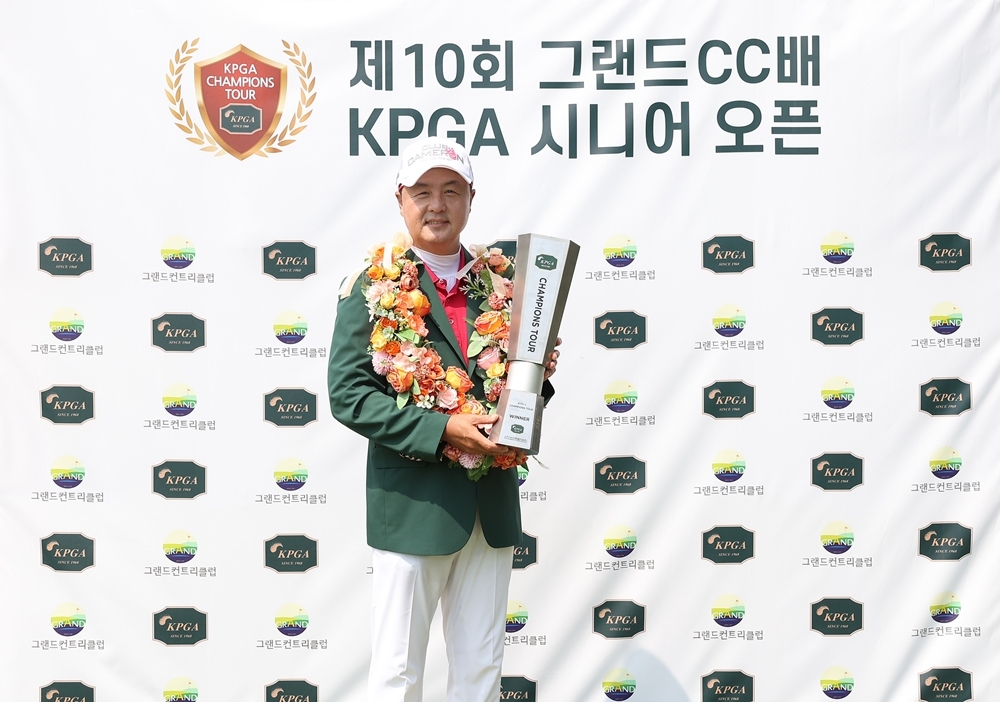 박도규, 그랜드CC배 KPGA 시니어 오픈 우승…챔피언스투어 첫 승